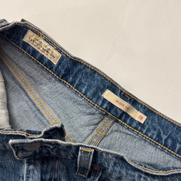 Levi’s 501 Premium Wedgie Slim Jeans - Picture 5 of 6